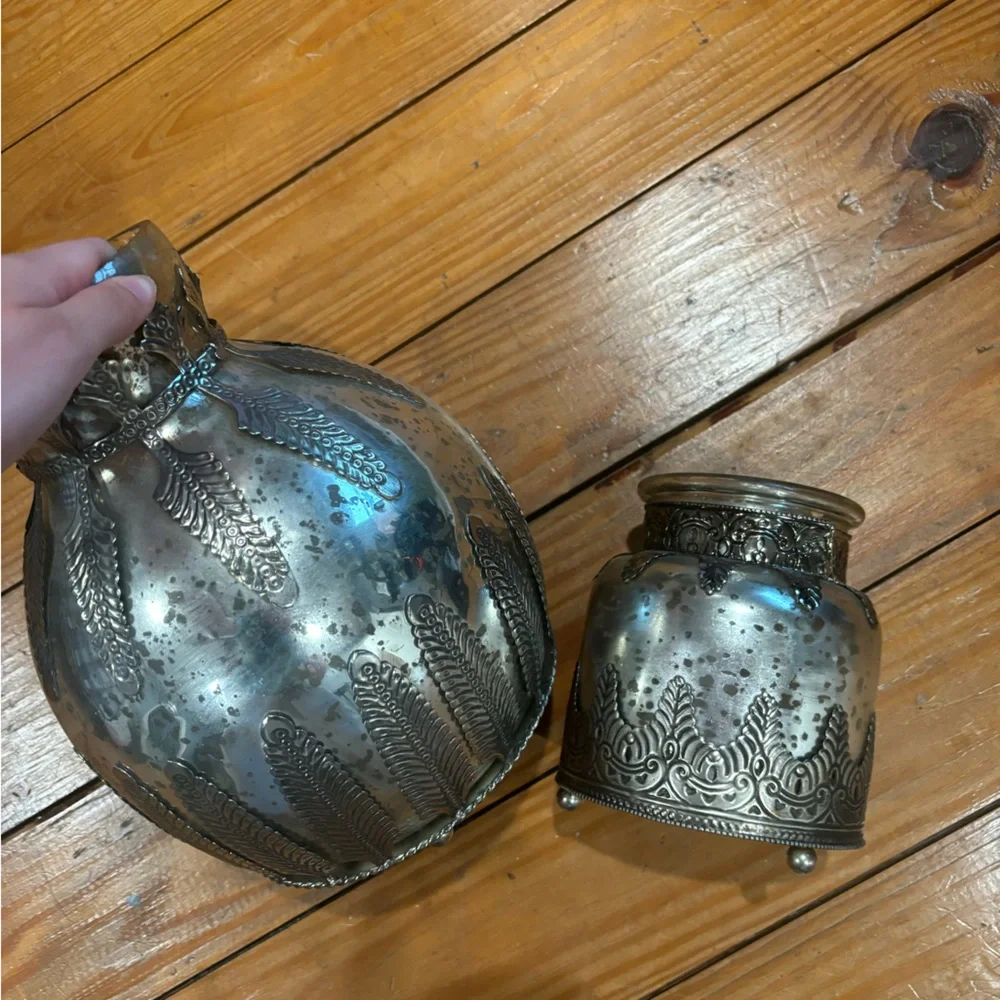 (654) x2 POTTERY BARN VASES
